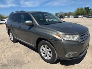 2012 Toyota Highlander Base V6 - Exterior Front Right Corner Image